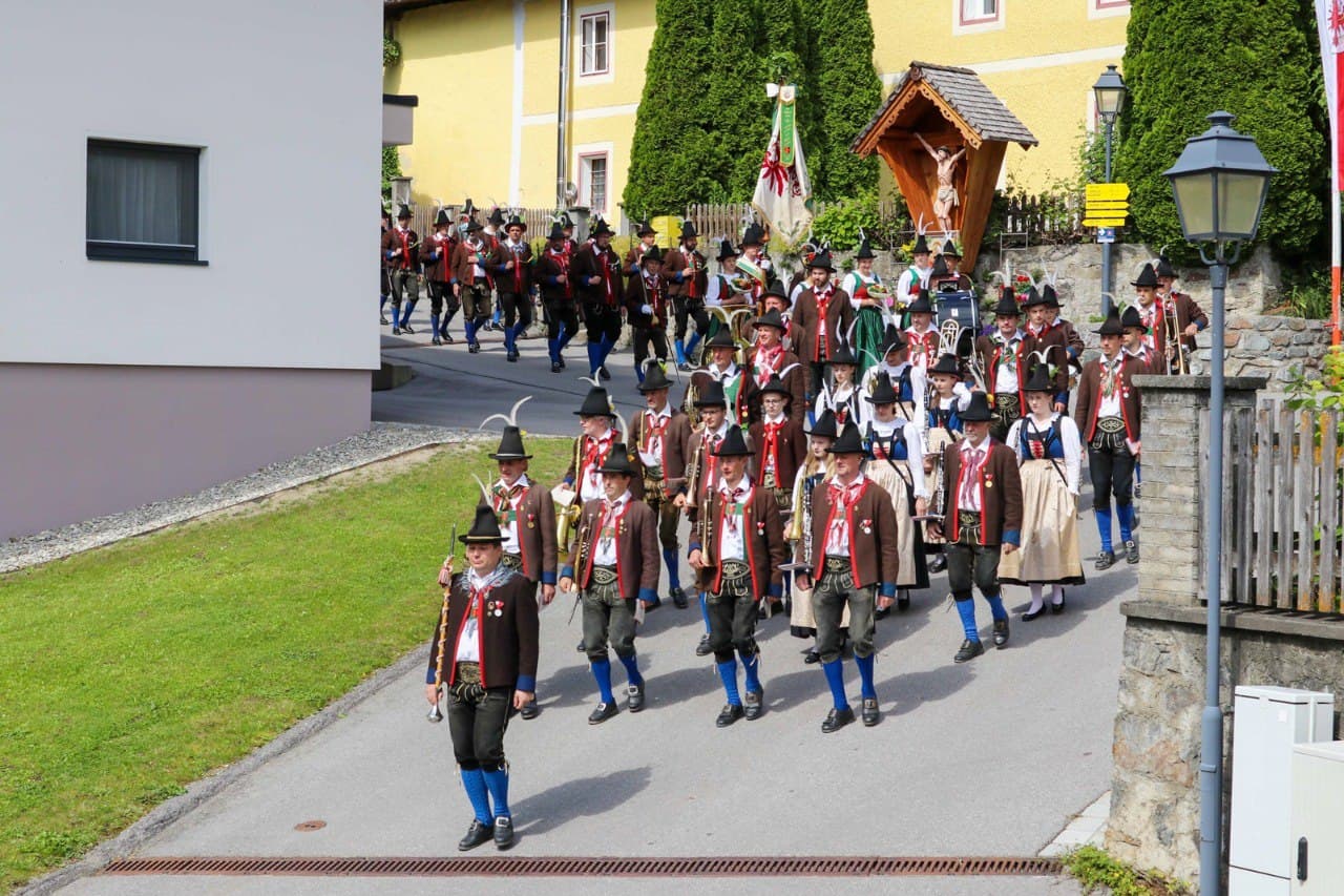 Musikkapelle Leisach bei Prozession
